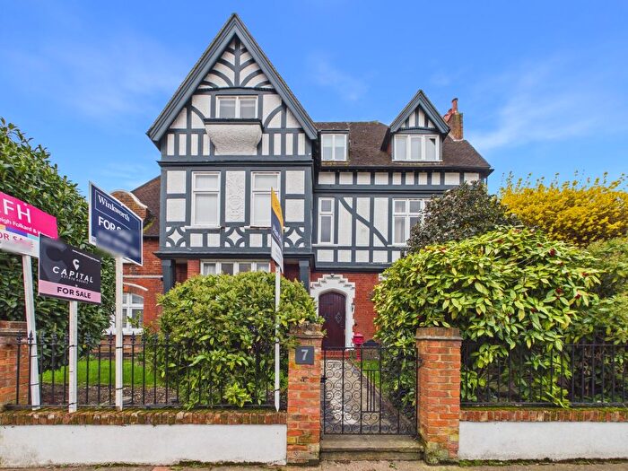 2 Bedroom Flat For Sale In Oaklands Road, Bromley, Kent, BR1