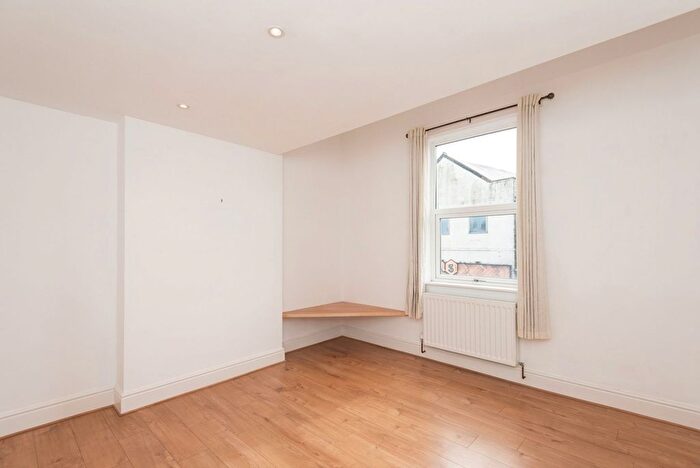 1 Bedroom Flat To Rent In Chatsworth Road, Chesterfield, S40