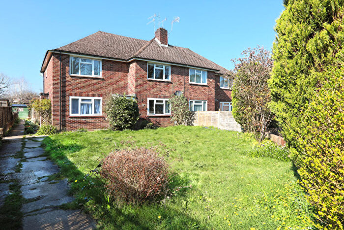 2 Bedroom Maisonette For Sale In Southwick Close, East Grinstead, West Sussex, RH19