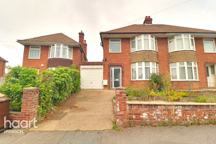 3 Bedroom Semi-Detached House For Sale In Hazelcroft Road, Ipswich, IP1