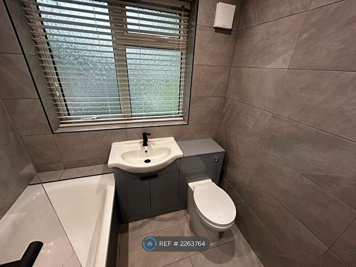 1 Bedroom Flat To Rent In Markfield Crescent, Liverpool, L25