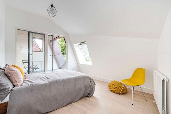 2 Bedroom Flat To Rent In Beadnell Road, London, SE23