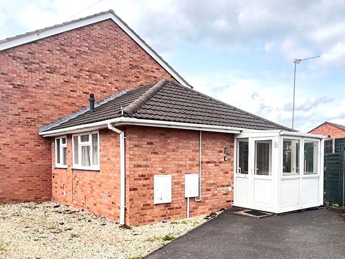 1 Bedroom Bungalow For Sale In Shaw Road, Monkmoor, Shrewsbury, Shropshire, SY2