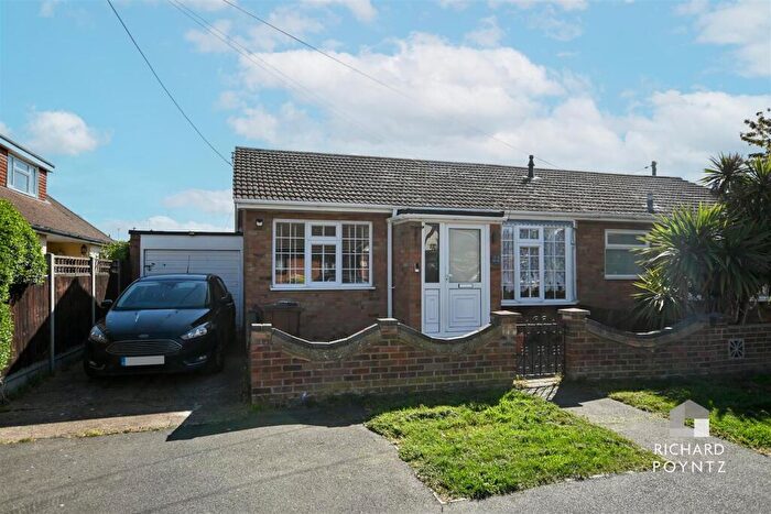 1 Bedroom Semi-Detached Bungalow For Sale In No Chain - Borrett Avenue, Canvey Island, SS8