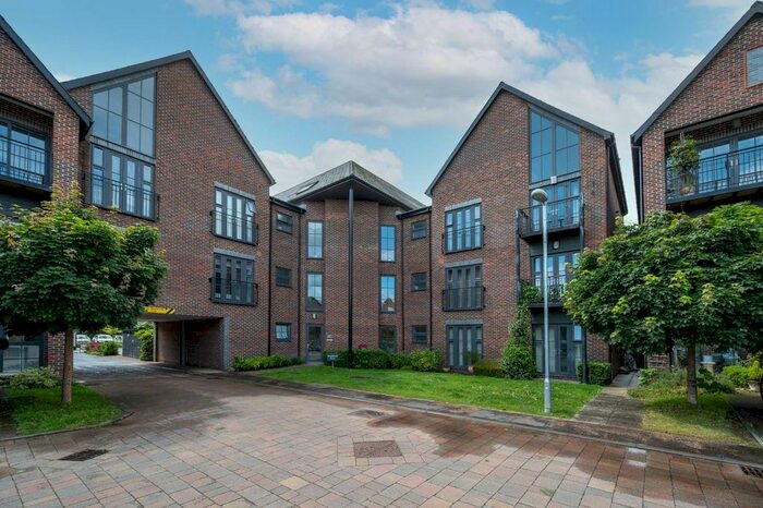 2 Bedroom Flat To Rent In Old Woking, Old Woking, GU22