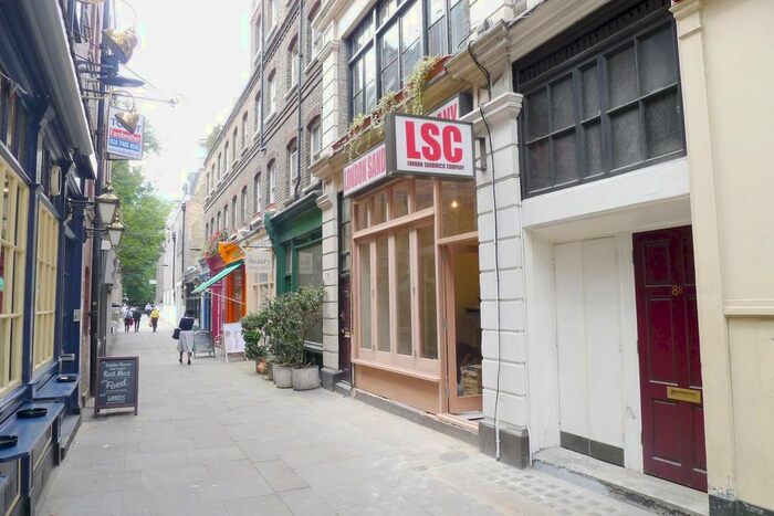 2 Bedroom Flat To Rent In Lambs Conduit Passage, Holborn, WC1R