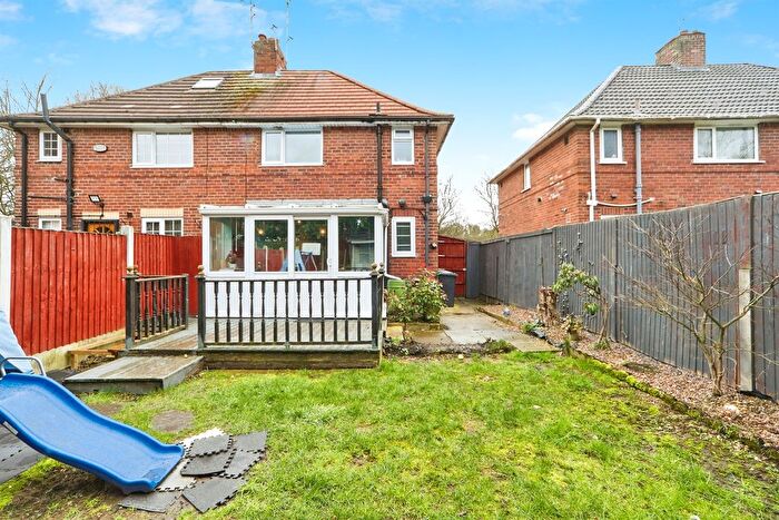 3 Bedroom Semi-Detached House For Sale In Wykebeck Valley Road, Leeds, LS9