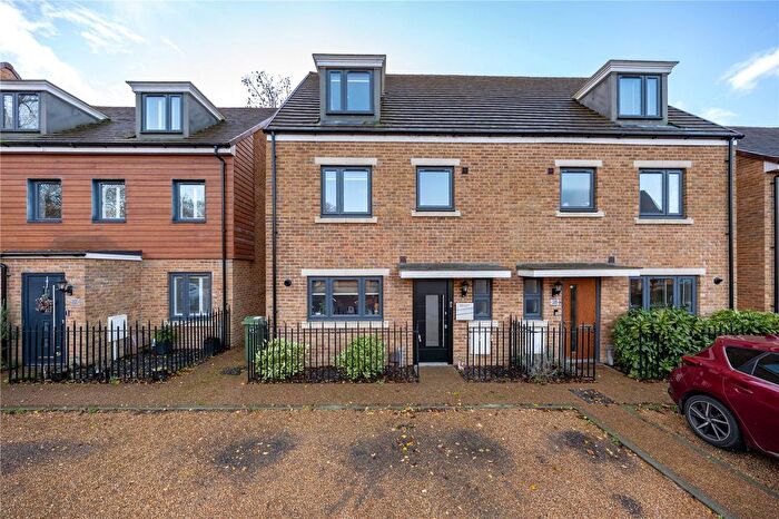 4 Bedroom Semi Detached House For Sale In Whatman Drive, Maidstone, ME14