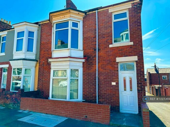 2 Bedroom Flat To Rent In Julian Street, South Shields, NE33