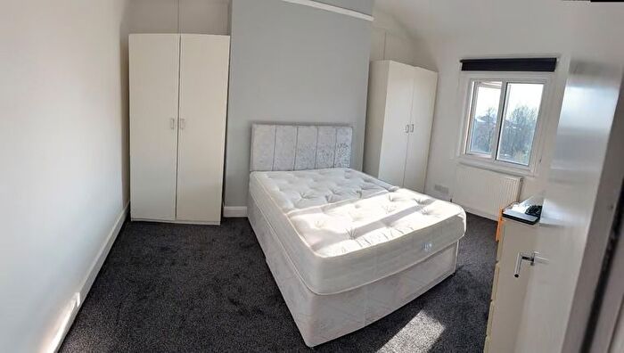 2 Bedroom Flat To Rent In Camden Park Road, London, NW1