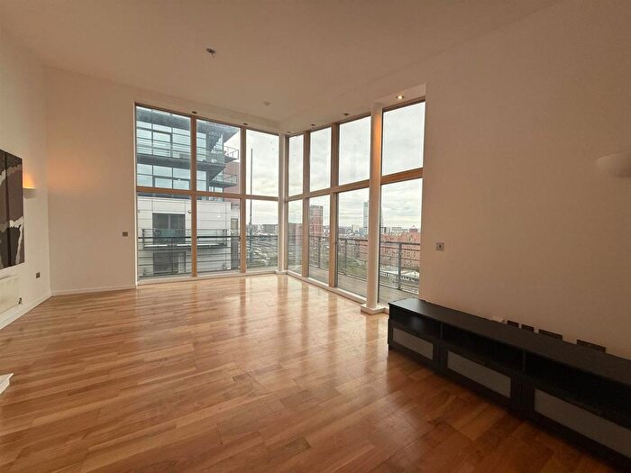 2 Bedroom Flat To Rent In Whitehall Waterfront, Riverside Way, Leeds, LS1