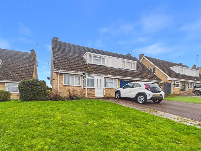 4 Bedroom Semi Detached House For Sale In Oldbury Orchard, Gloucester, GL3