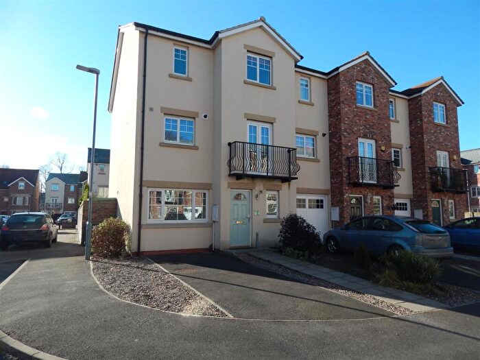 6 Bedroom House To Rent In Faraday Court, Nevilles Cross, DH1