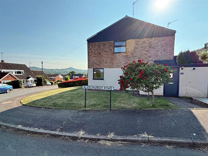 3 Bedroom Semi-Detached House For Sale In Alvechurch Road, Halesowen, West Midlands, B63