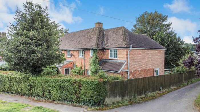 4 Bedroom Semi-Detached House For Sale In Castleview Road, Chiseldon, Swindon, SN4