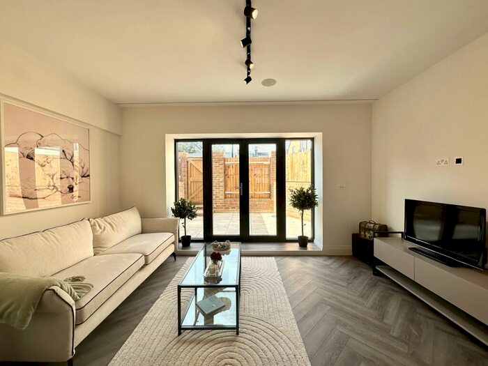 3 Bedroom Town House To Rent In Denmark Place, Tring, HP23