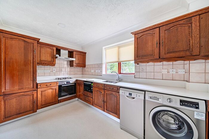 5 Bedroom Detached House To Rent In Molember Road, East Molesey, KT8