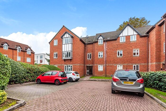 2 Bedroom Flat For Sale In Rembrandt Way, Reading, RG1