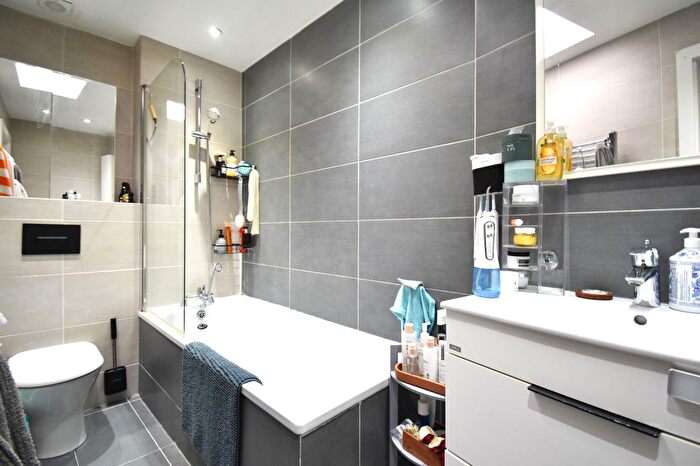 1 Bedroom Flat To Rent In Station Road, London, NW4