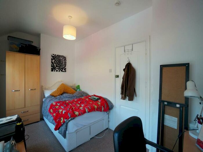 4 Bedroom House To Rent In Caellepa, , Bangor, LL57