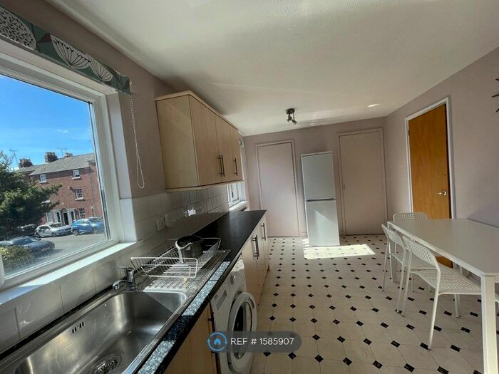 2 Bedroom Flat To Rent In Alfryth Court, Birmingham, B15