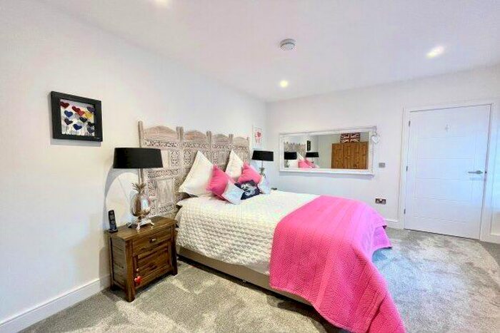 1 Bedroom Flat To Rent In The Round House, Hayling Island, PO11