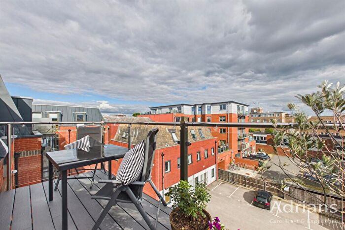 2 Bedroom Flat For Sale In Beacon House, City Centre, Chelmsford, CM1