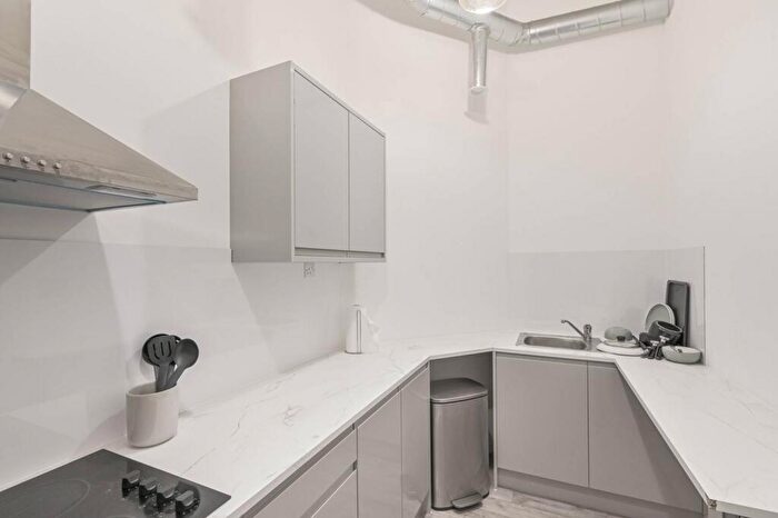 4 Bedroom Flat To Rent In High Road, North Finchley, London, N12