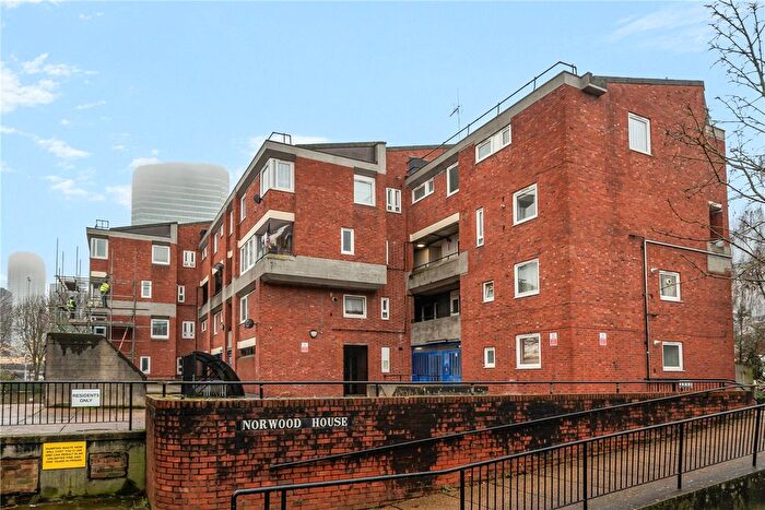 3 Bedroom Flat To Rent In Poplar High Street, London, E14