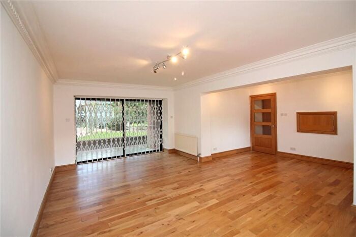 2 Bedroom Flat To Rent In Spencer Close, Finchley, London, N3