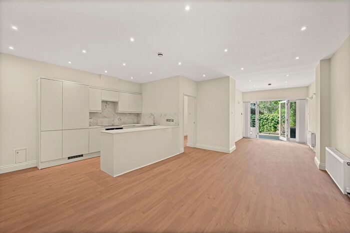 2 Bedroom Flat To Rent In Arundel Gardens, London, W11