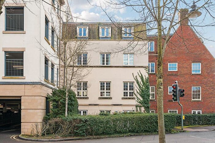 2 Bedroom Apartment To Rent In Woodford Way, WItney, OX28