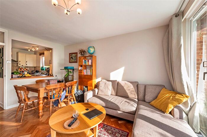 1 Bedroom Flat To Rent In Cleveland Court, Spring Grove Road, TW10