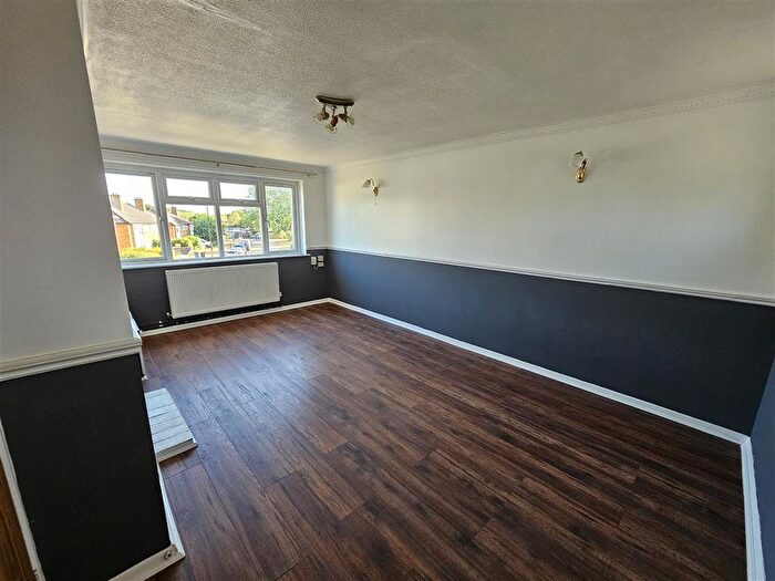 2 Bedroom Flat To Rent In Bangor Close, Northolt, UB5