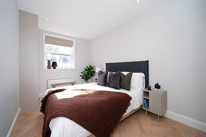 3 Bedroom Flat To Rent In Hamlet Gardens, King Street London, W6