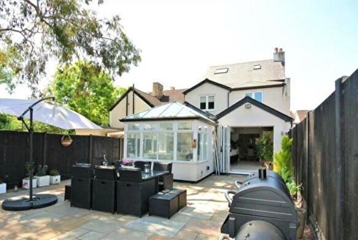 5 Bedroom Detached House To Rent In Addlestone, Surrey, KT15