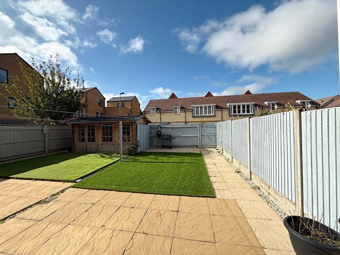 3 Bedroom Semi-Detached House For Sale In Wolseley Drive, Dunstable, LU6