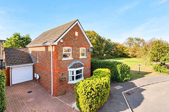 3 Bedroom Detached House For Sale In The Limes, Windsor, SL4