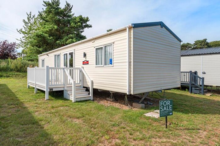 3 Bedroom Park Home For Sale In Beccles Road, Fritton, NR31