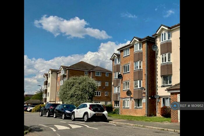 1 Bedroom Flat To Rent In Tennyson Close, Enfield, EN3