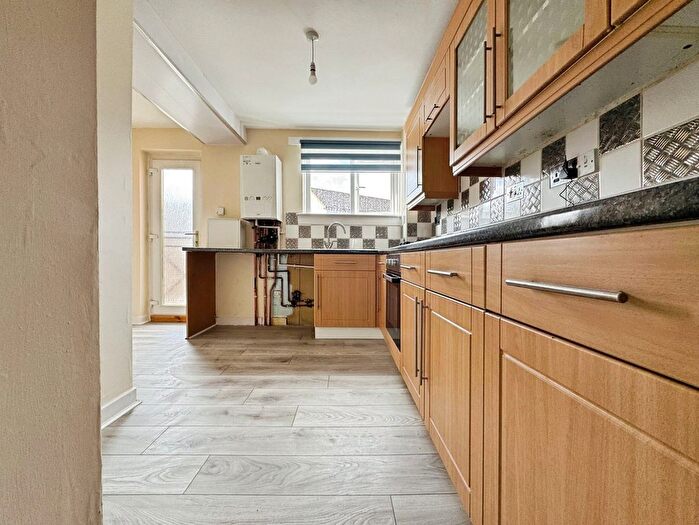 3 Bedroom Flat For Sale In Balcurvie Road, Glasgow, G34