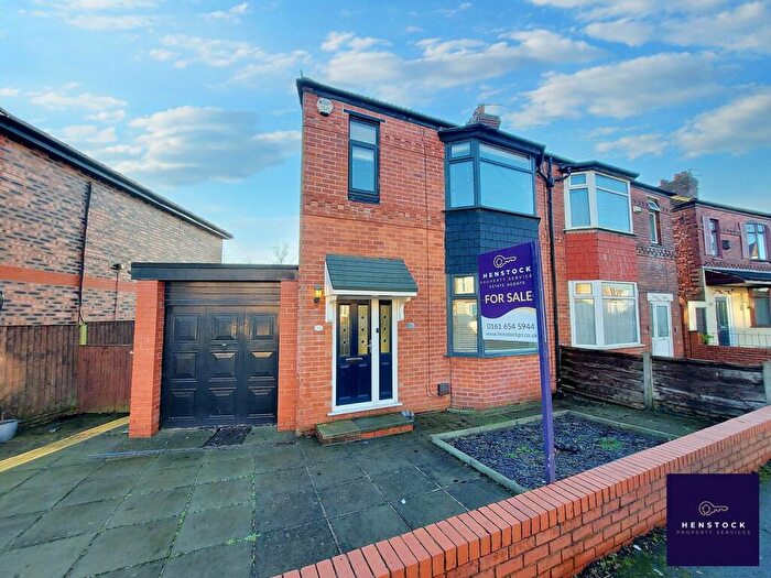 3 Bedroom Semi-Detached House To Rent In Mossway, Alkrington, Middleton, Manchester, M24