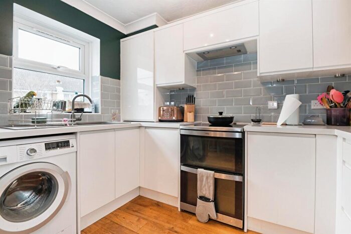 2 Bedroom Terraced House For Sale In Chelveston Crescent, Southampton, SO16