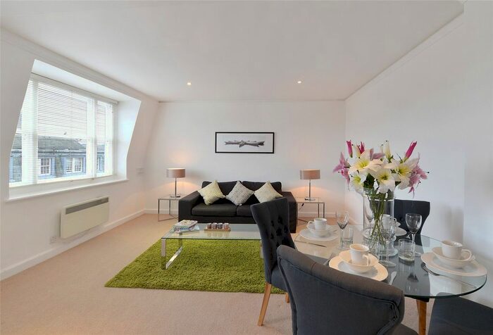 2 Bedroom Flat To Rent In Hill Street, London, W1J