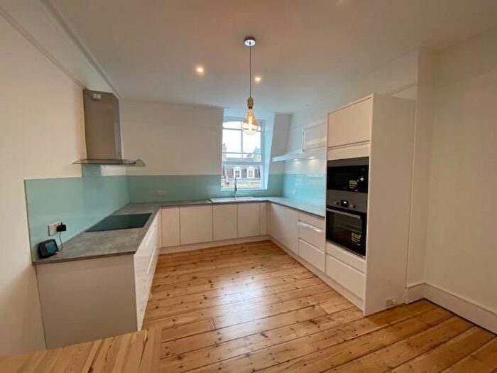 2 Bedroom Maisonette For Sale In First Avenue, Hove, BN3