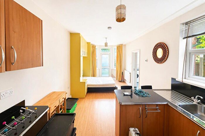 Studio To Rent In Crossfield Road, Turnpike Lane, N17
