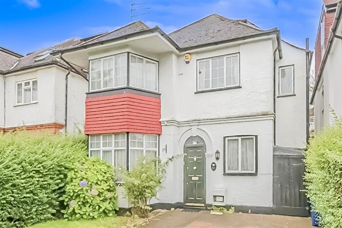 4 Bedroom House To Rent In Templars Avenue, Temple Fortune, NW11