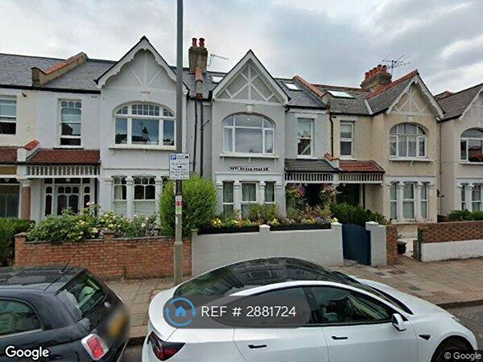 2 Bedroom Flat To Rent In Replingham Road, London, SW18