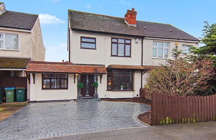 4 Bedroom Semi Detached House For Sale In Lime Tree Avenue, Coventry, CV4