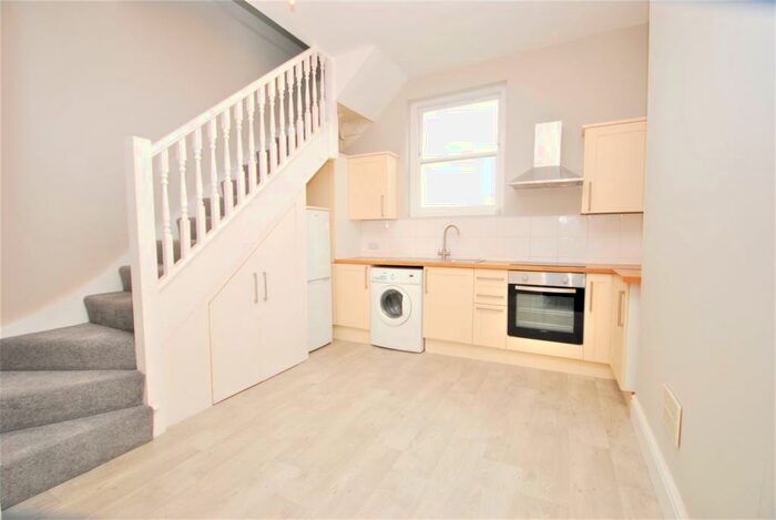 3 Bedroom Maisonette To Rent In Lordship Lane East Dulwich, SE22